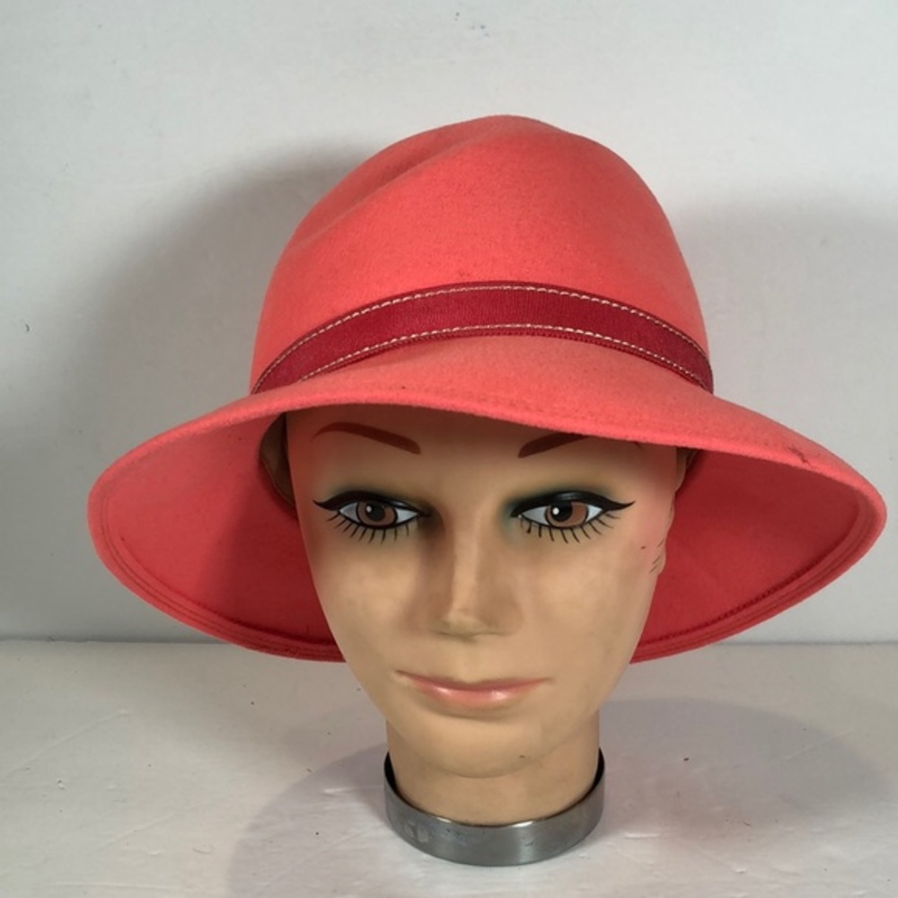 Vintage Georgi Womens Hat Peach Wool Felt with 1/2" Ribbon